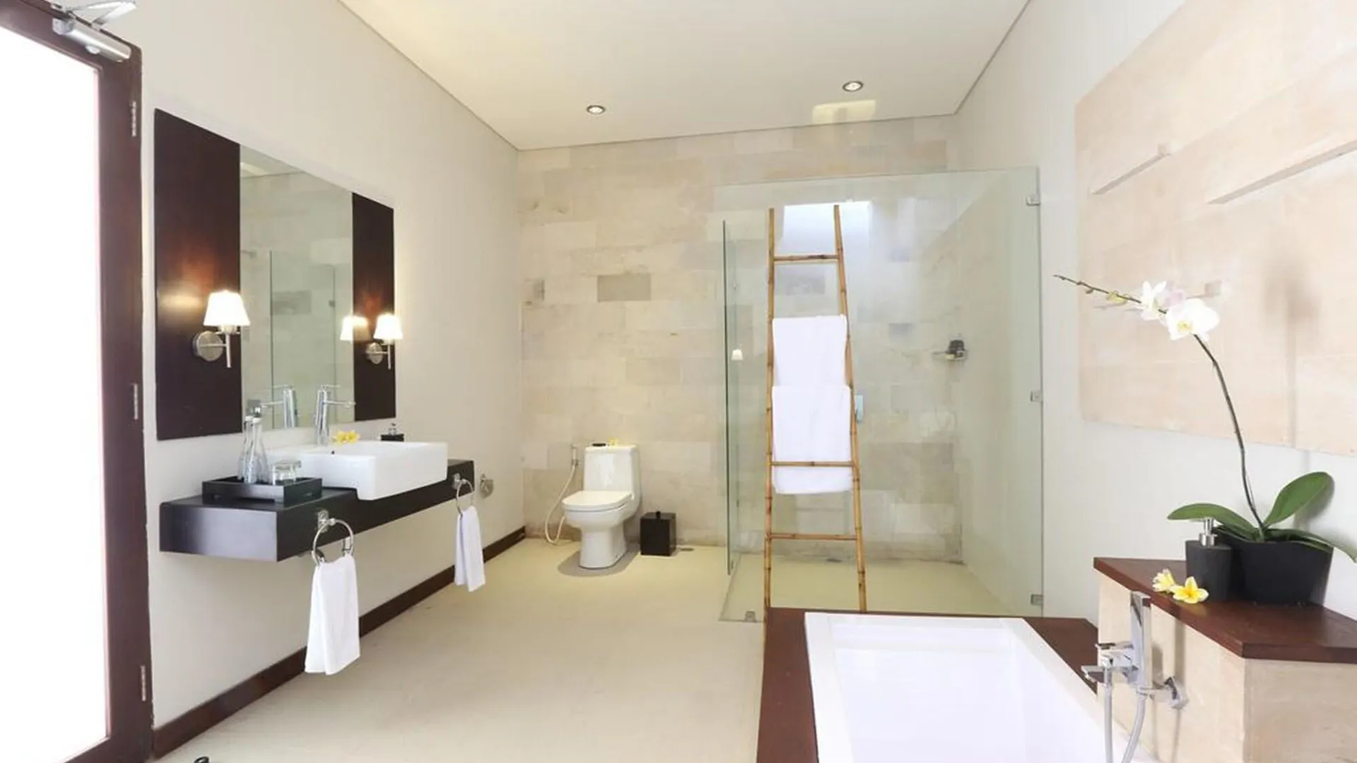 Uppala Villa & Spa Umalas Kerobokan  0*, Kerobokan (Bali)